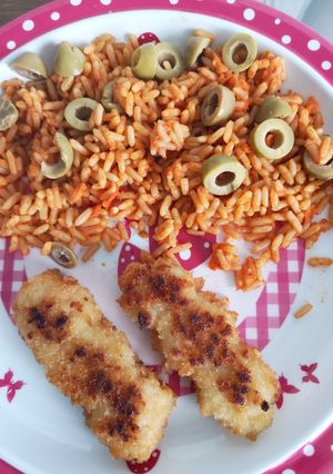Une photo de Riz tomate olive et poulet pané