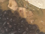 Carne de puerco con nopales en salsa de chile mora