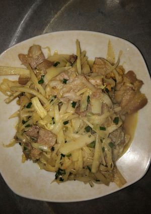 Hình của món Măng xào thịt lợn.