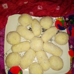 A picture of Bread pneer laddo.