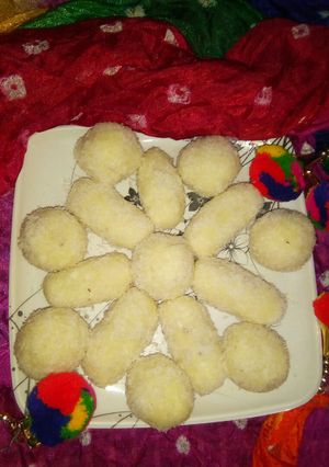 A picture of Bread pneer laddo.