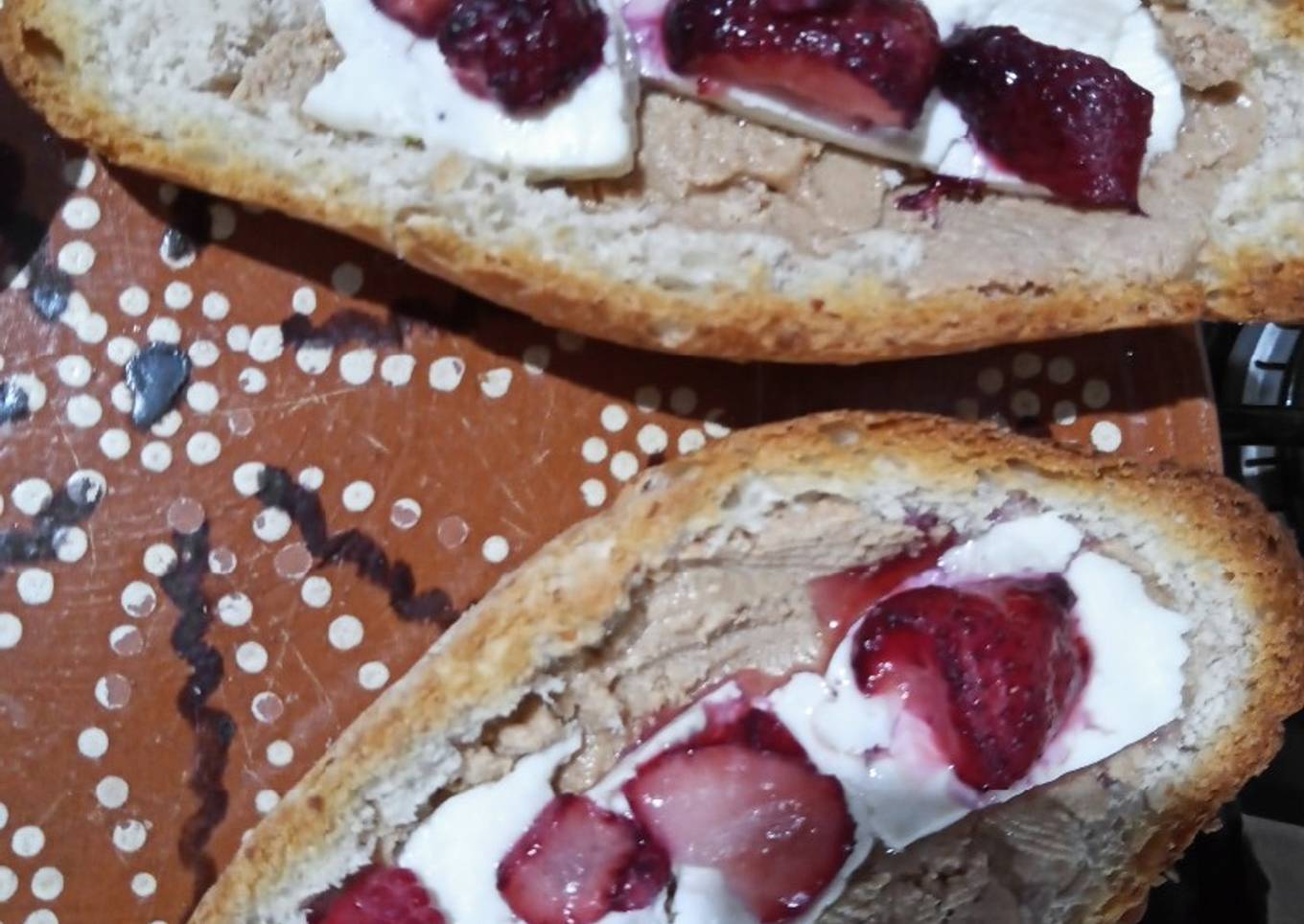 Molletes de crema de cacahuate 🥖🥜🍓