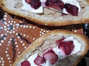 Una foto de pan dulce con cacahuete