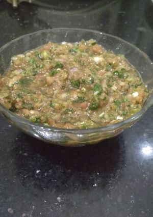A picture of Dhaniye ki chutney.