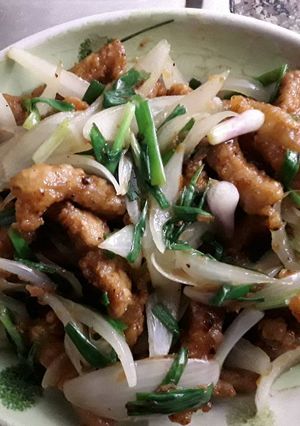 Hình của món Thịt heo chiên giòn lắc nước mắm.