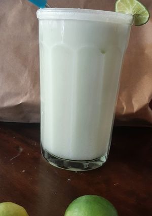 Una foto de Limonada cremosa🍋