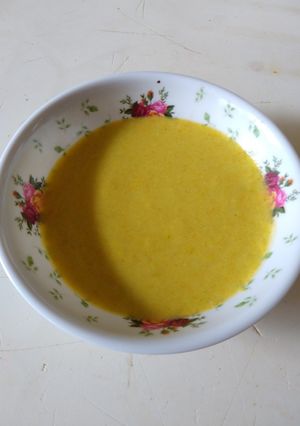 Una foto de Crema de flor de calabaza