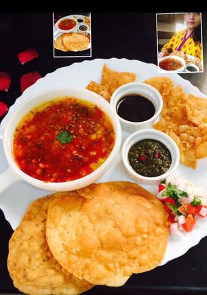 A picture of Dal Pakwan.