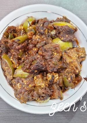 A picture of Capsicum and Brinjal Curry.