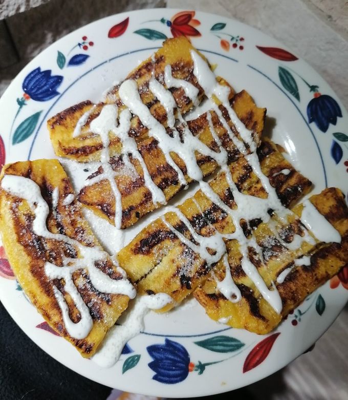 Una foto de Plátanos macho con crema (postre rápido y delicioso) 🍌