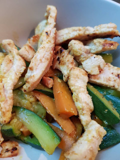 Una foto de Verduritas al wok con pavo para diabéticos