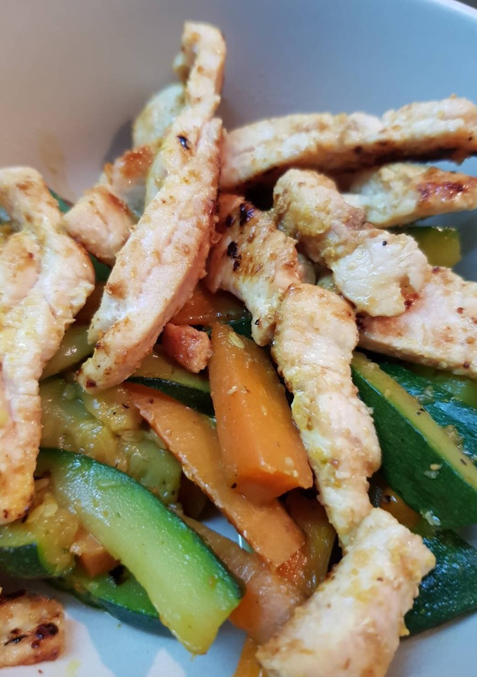 Una foto de Verduritas al wok con pavo para diabéticos