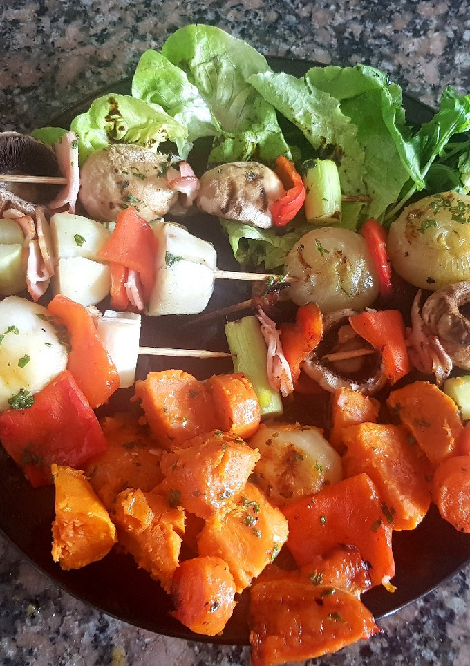 Una foto de Brochetas de champiñones y verduras asadas #recetariocamino
