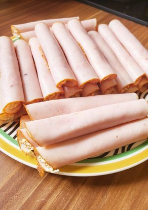 Sonkába tekert körözött recept fotója