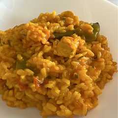 Una foto de Paella Valenciana en sartén