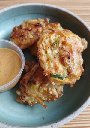 Foto resep Bakwan + bumbu kacang