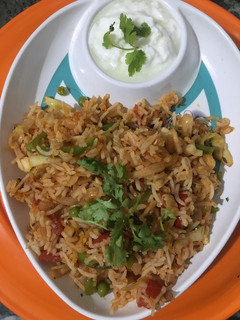 વેજ સેઝવાન ફા્ઈડ રાઈસ (Veg. Schezwan Fried Rice Recipe In Gujarati) રેસીપી મુખ્ય ફોટો