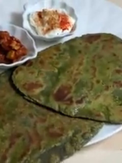 પાલક પરાઠા (Palak Paratha Recipe In Gujarati) રેસીપી મુખ્ય ફોટો