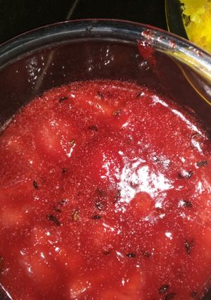 A picture of Strawberry chutney.