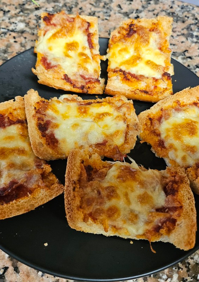 Una foto de Pan con sobrasada en freidora de aire