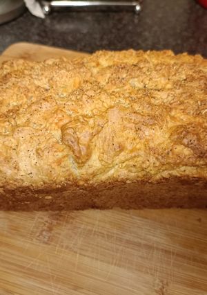 A picture of Cheesy garlic loaf.