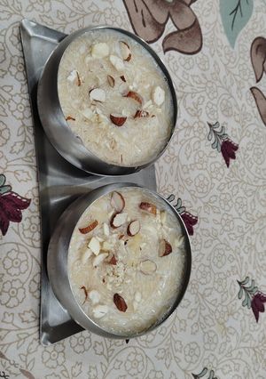 A picture of Vermicelli kheer.