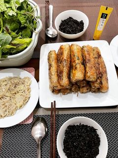 Hình của món Nem rán Hà Nội.