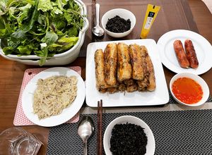 Hình của món Nem rán Hà Nội.