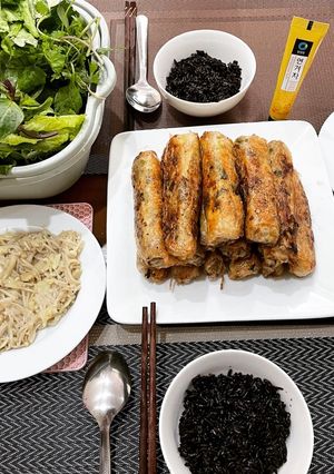 Hình của món Nem rán Hà Nội.