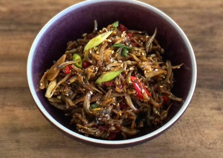 Step-by-Step Guide to Make Homemade Myulchi Bokkeum (Stir-fried Anchovies)