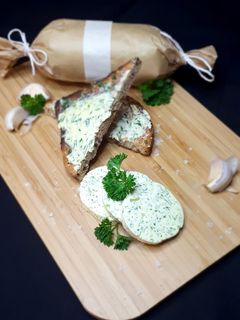 Zöldfűszeres-fokhagymás fűszervaj recept fotója