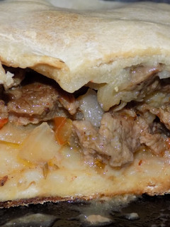 Una foto de Carne (roast beef) a la masa