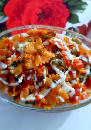 A picture of Farfalle Pasta with cheese & Schezwan sauce.