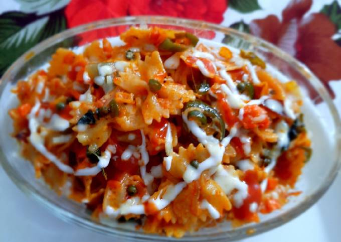 Farfalle Pasta With Cheese And Schezwan Sauce Recipe By Uzma Syed Cookpad