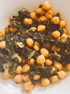 Una foto de Garbanzos con espinacas al curry