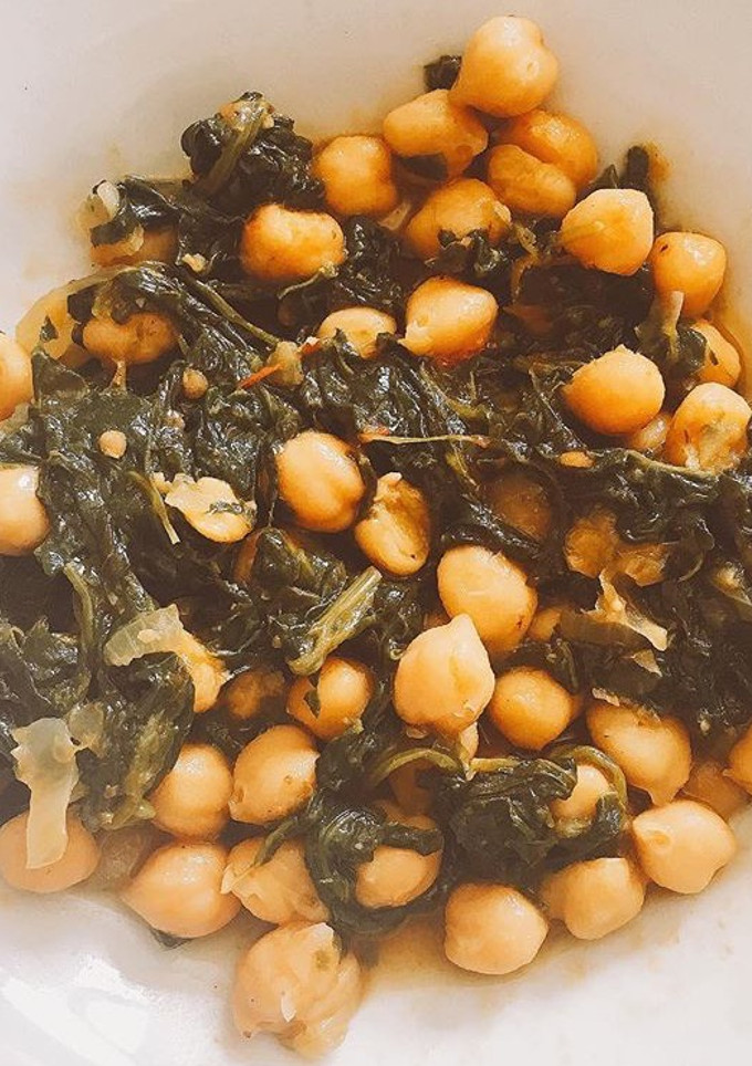 Una foto de Garbanzos con espinacas al curry
