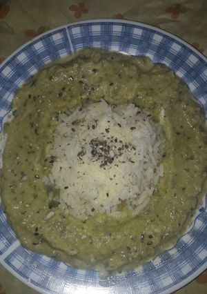 Una foto de Arroz con salsa de zapallitos y arvejas (tipo hummus VEGGIE)