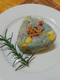 蝶豆花炒飯 的食譜成品照片