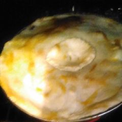 A picture of Chicken, mushrooms leek & gravy pie.
