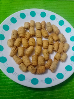 મઠરી (Mathari Recipe In Gujarati) રેસીપી મુખ્ય ફોટો
