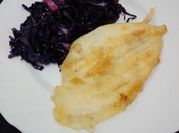 Una foto de repollo morado salteado