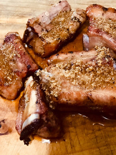 Una foto de Costillas en mantequilla de ajo y romero