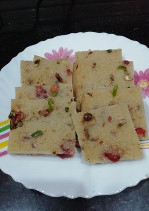 A picture of Suji ki Burfi.