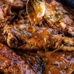 A picture of Smothered turkey wings.