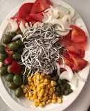 Ensalada colorida para currantes (3) con anguriñas de surimi