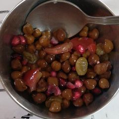 A picture of Boiled black gram chat.