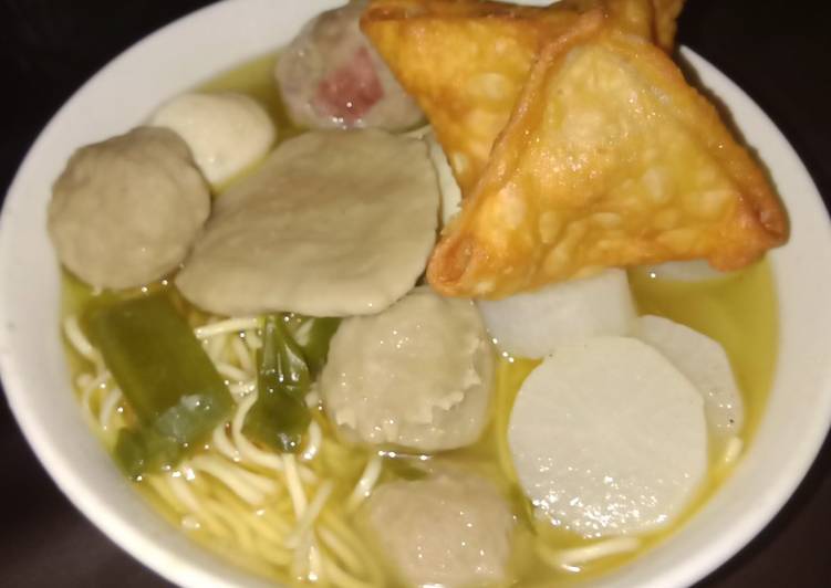 Mie baso kuah