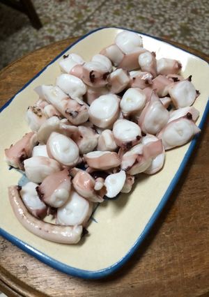 燙大魷魚腳佐五味醬 的食譜成品照片