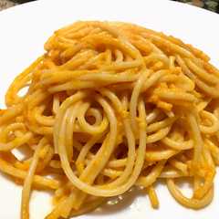 Una foto de Spaghetti rojo