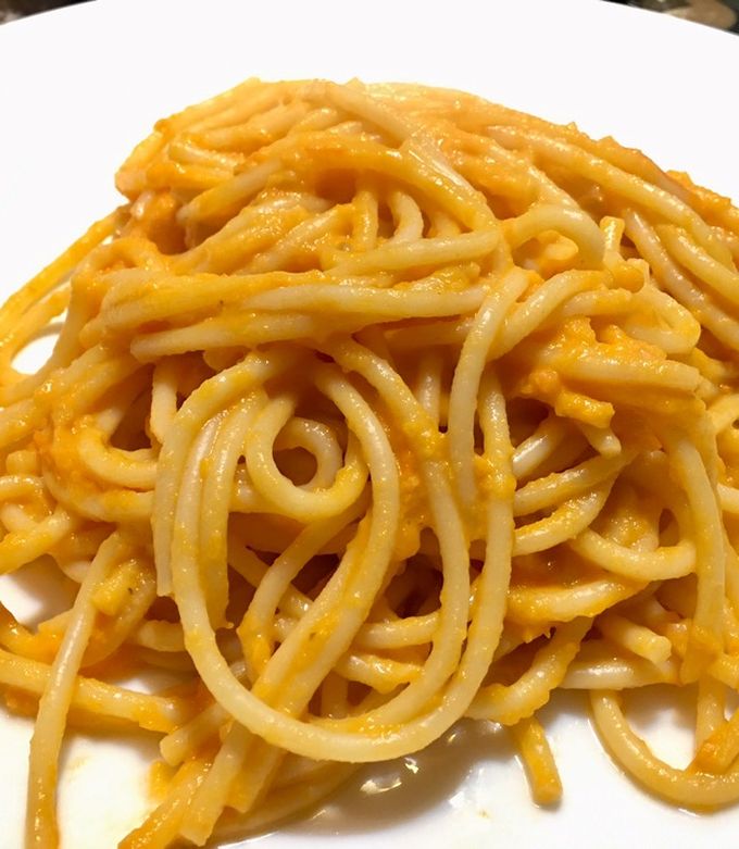 Una foto de Spaghetti rojo
